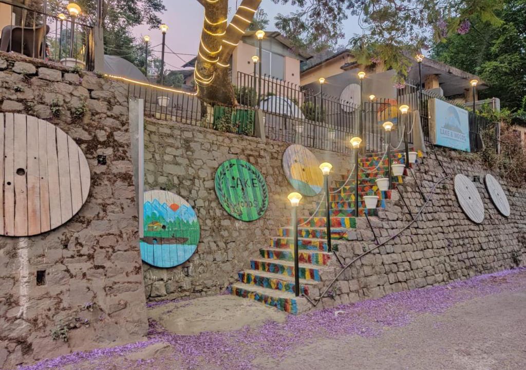 Bhimtal Hotel | लेक एंड वुड्स