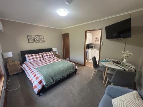 Canowindra Apartment | #1 Waddell Studio Apartment