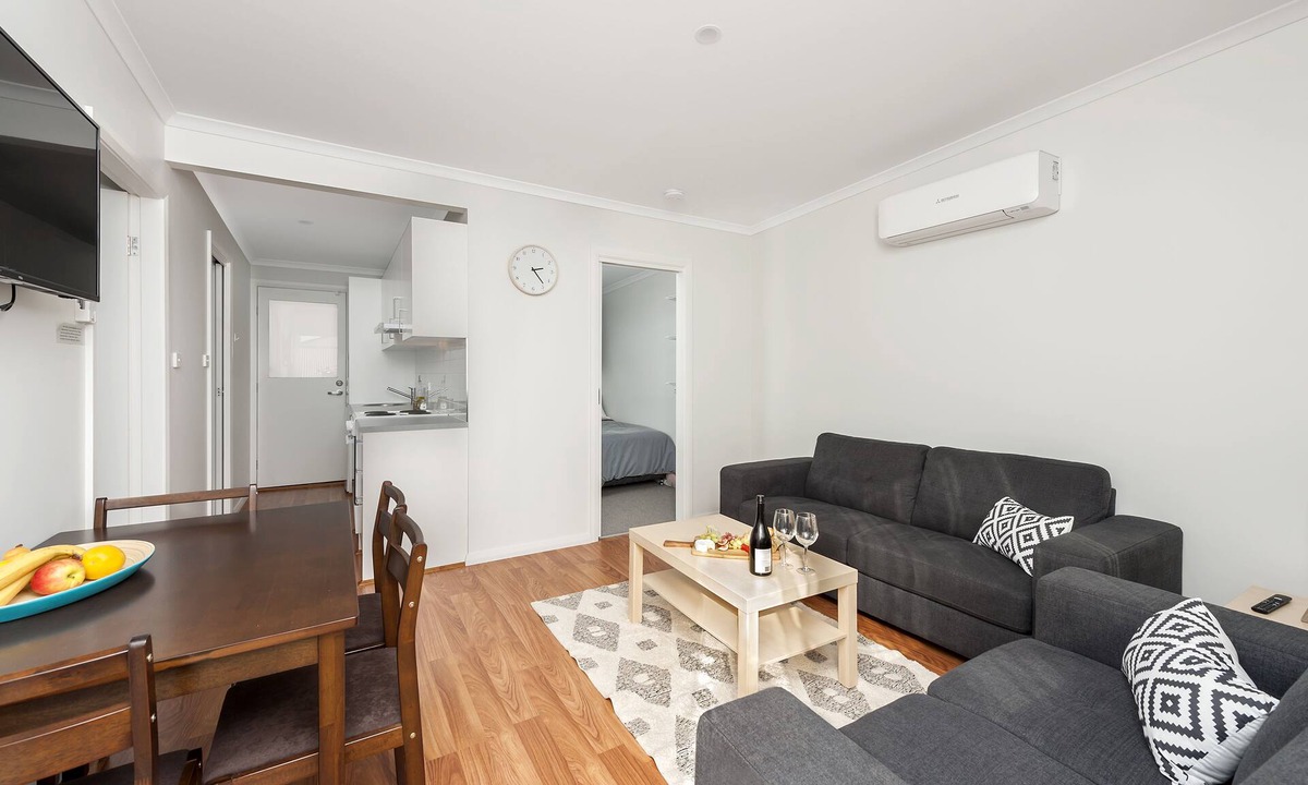 Milton Apartment | 125 Milton