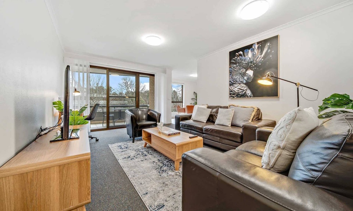 Kingston Apartment | 2-Bed with Pool, BBQ, Tennis Court & Parking