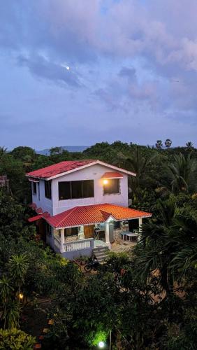 Awas Villa | 3BHK Casa Athavan with Shared Pool 10 mins Awas Beach