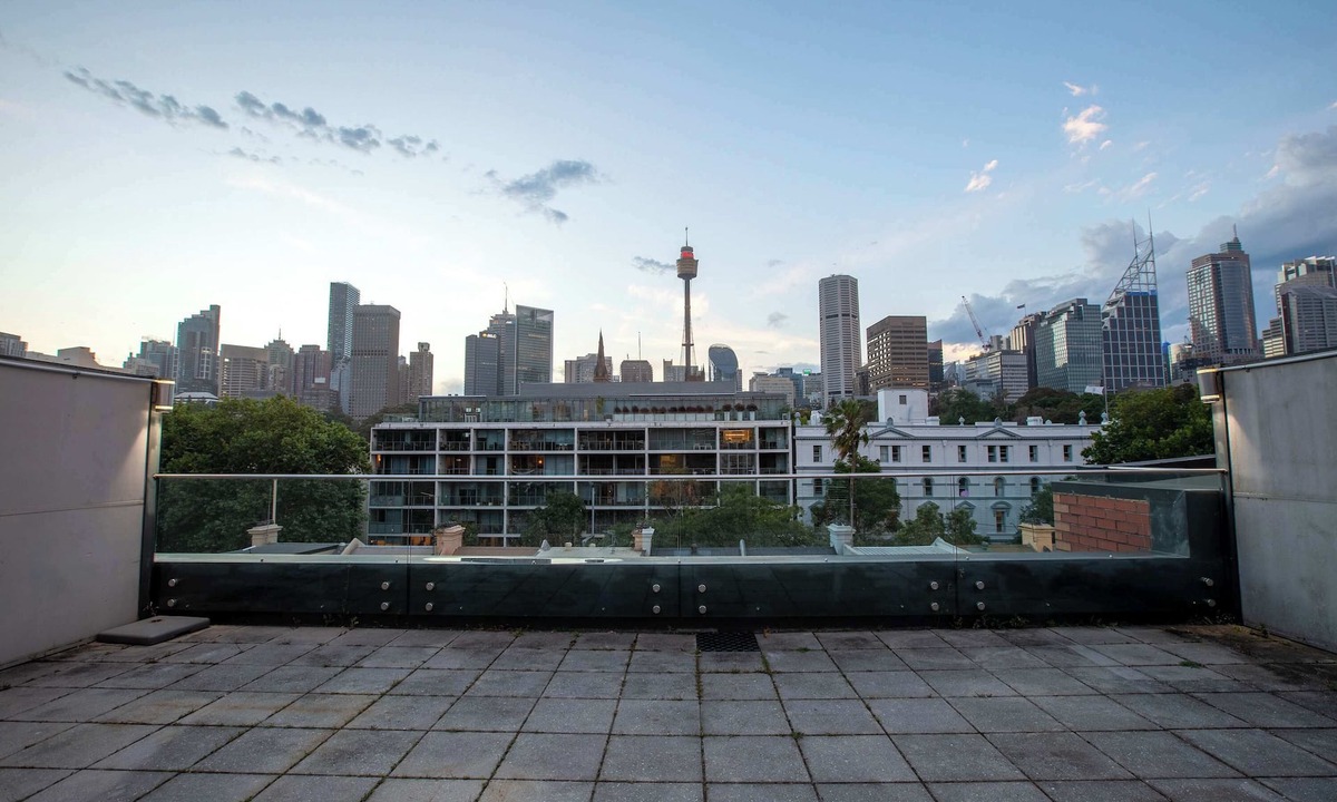 Woolloomooloo Apartment | 3BR Penthouse on Palmer with City Views, Parking