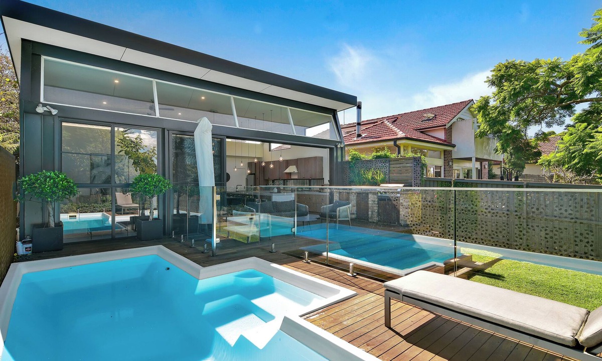 Middle Cove House | 4 bedroom stylish house, pool, opposite park