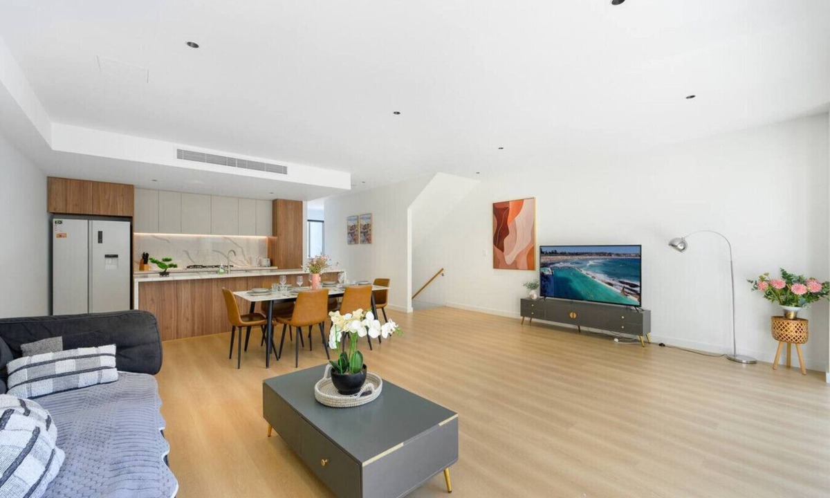 Box Hill House | 4BR Spacious Townhouse in Box Hill | Sleeps 8