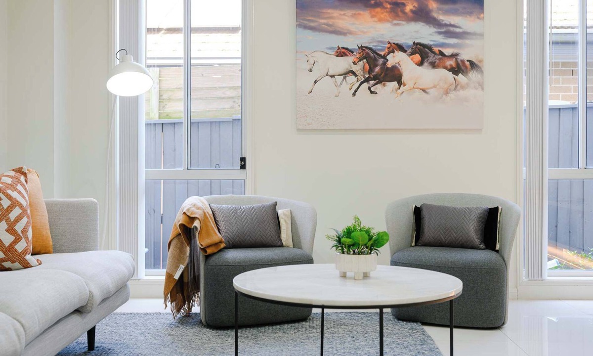 Moorebank House | 6BR House & Gym, Walk to Moorebank Train Station