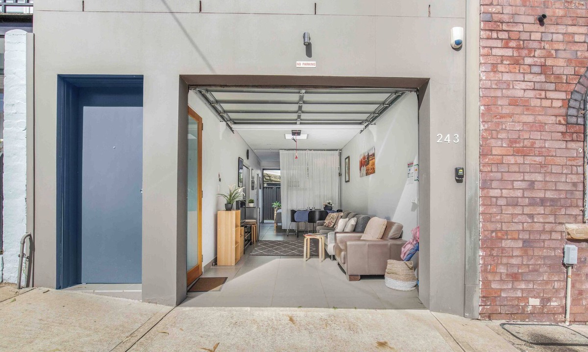 Forest Lodge House | A Private Garage Suite in Forest Lodge