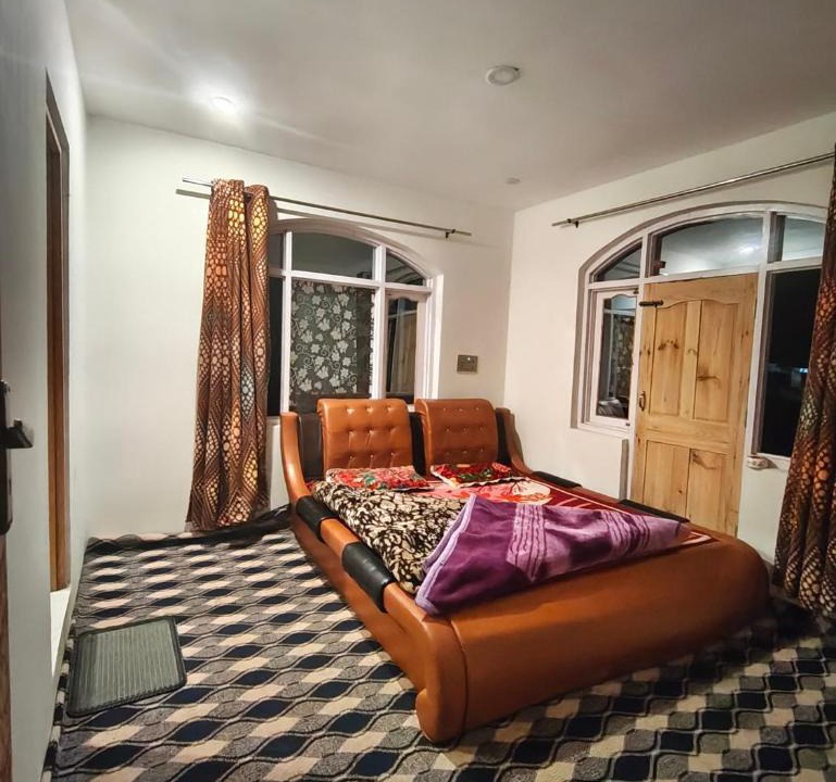 Srinagar House | Aadil Playing Guest House Near Gulmarg, Tangmarg