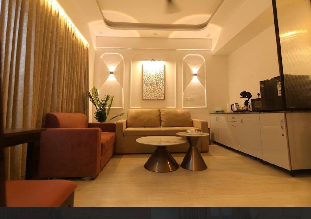 Noida Apartment | Aashiyana D1011