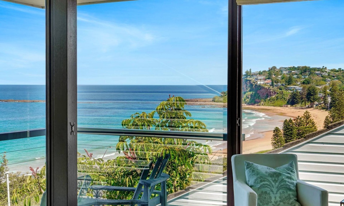Newport House | Agave by the Beach - Beach Stays
