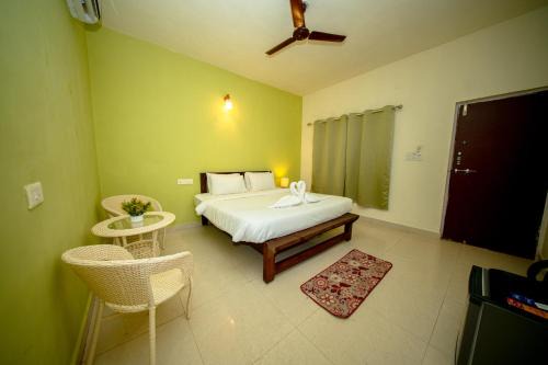 Morjim Hotel | Aqua Wave by YogiTree Hotels