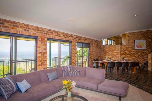 Mount View House | Aquila