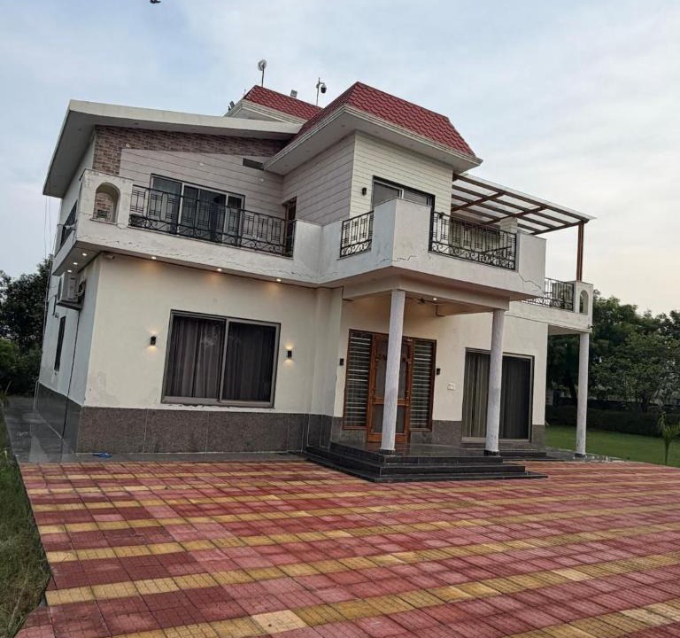 Faridabad Villa | Aravali Farm - Hill View