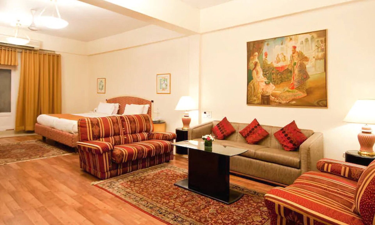 Churchgate Hotel | Astoria Hotel