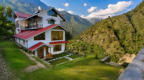 Banjar House | Atulya Orchard Retreat Tirthan Valley