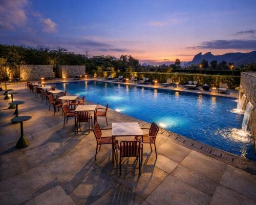Abu Road Resort | Avisa Hotel & Resort Abu Road - Luxury Pool & Mountain View
