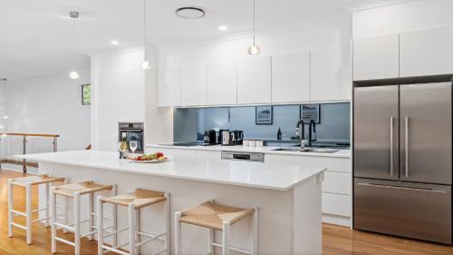 Avoca Beach House | Avoca Beach - The Round Drive