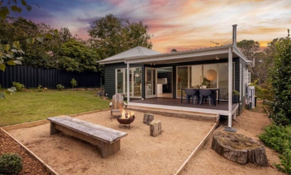Blackheath House | Ayla Cottage - Cosy Escape, Pet Friendly