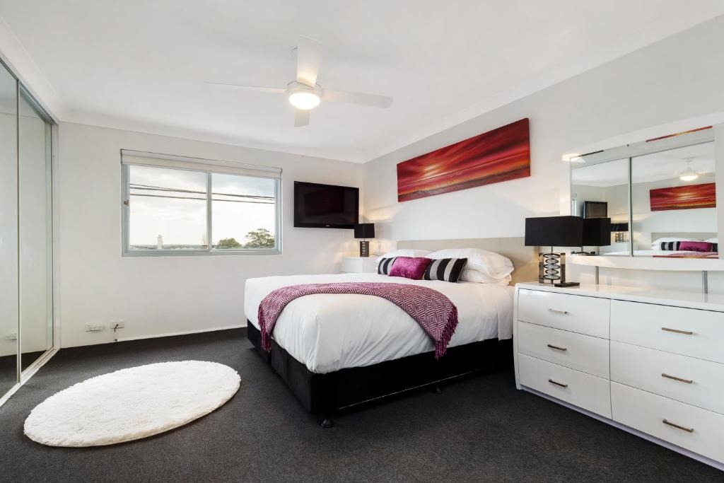 Rozelle Apartment | Balmain Self-Contained Modern Two-Bedroom Apartment (5738DAR)