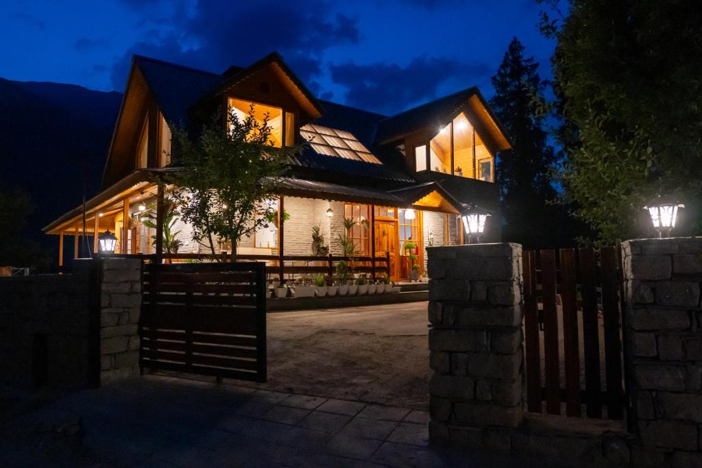 Manali House | Banphool by Qasr Keys 5BHK Luxury Mountain Home