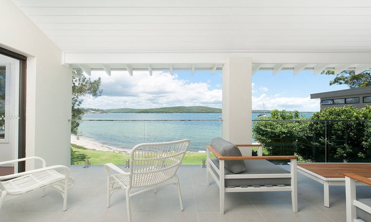 Soldiers Point House | Baywatch - Beachfront Bliss Executive Home