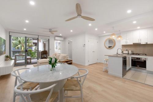 Narrabeen Apartment | Beach & Lake Narrabeen Apartment with Outdoor BBQ