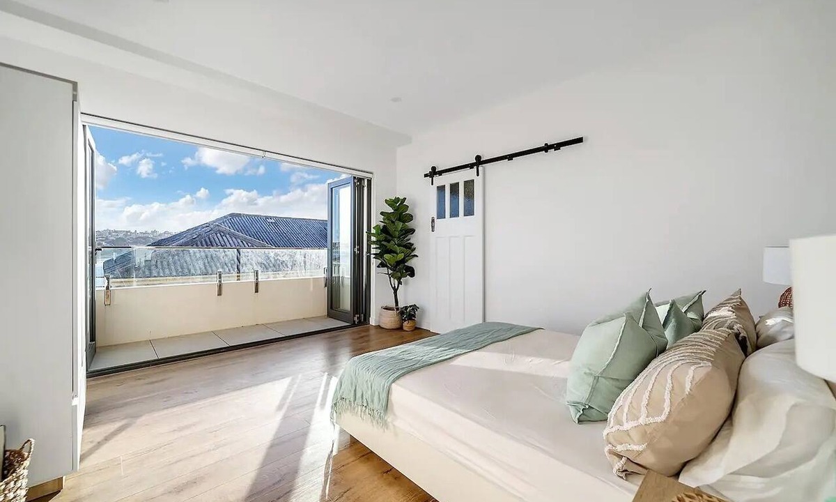 North Bondi Apartment | Beachside living just footsteps from Bondi Beach!
