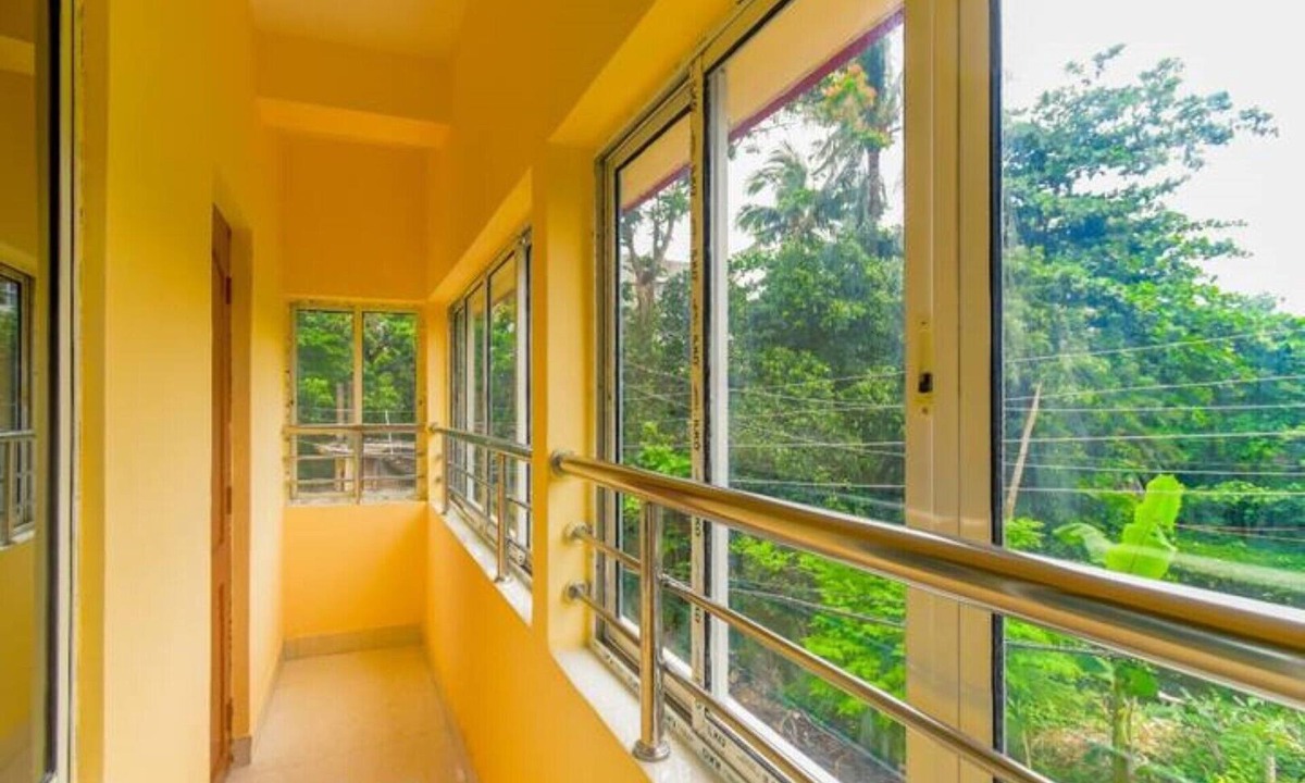 New Town Apartment | Bedroom with a balcony view - CORPORATE INN