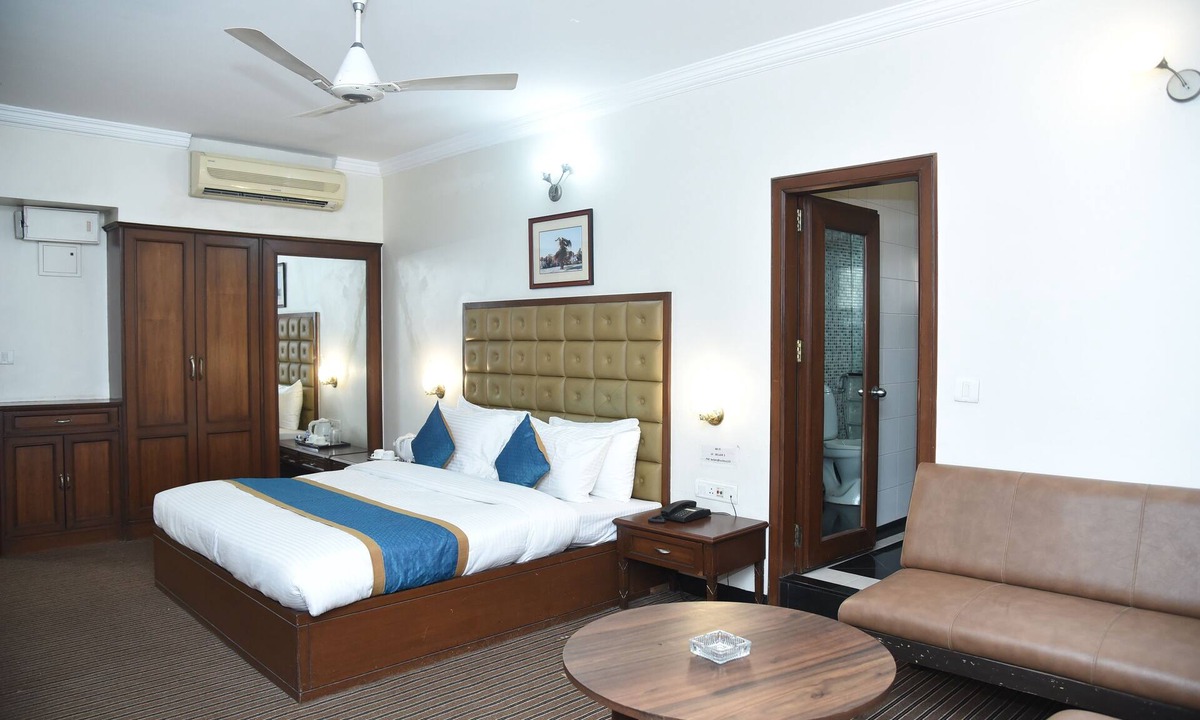 Koregaon Park Hotel | BelAir Suites Pune