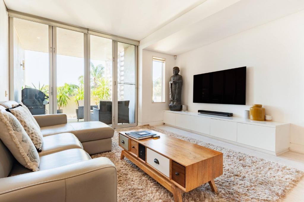 Bellevue Hill Apartment | Bellevue Hill Designer | Central location + views