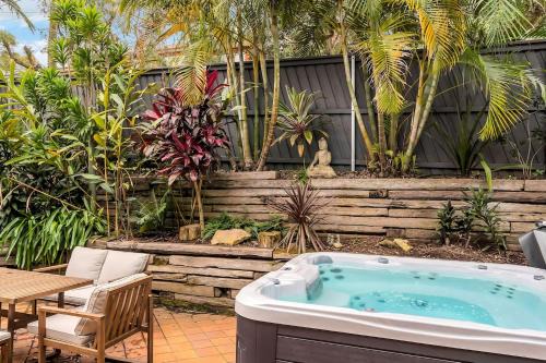 Beacon Hill House | Blissful Bushland Spa Retreat