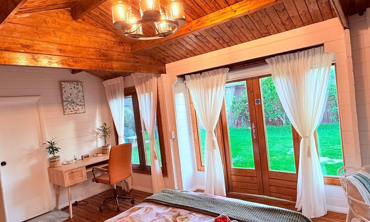 Wentworthville Cabin | Blissful Wooden Haven Pet Friendly Near Parramatta