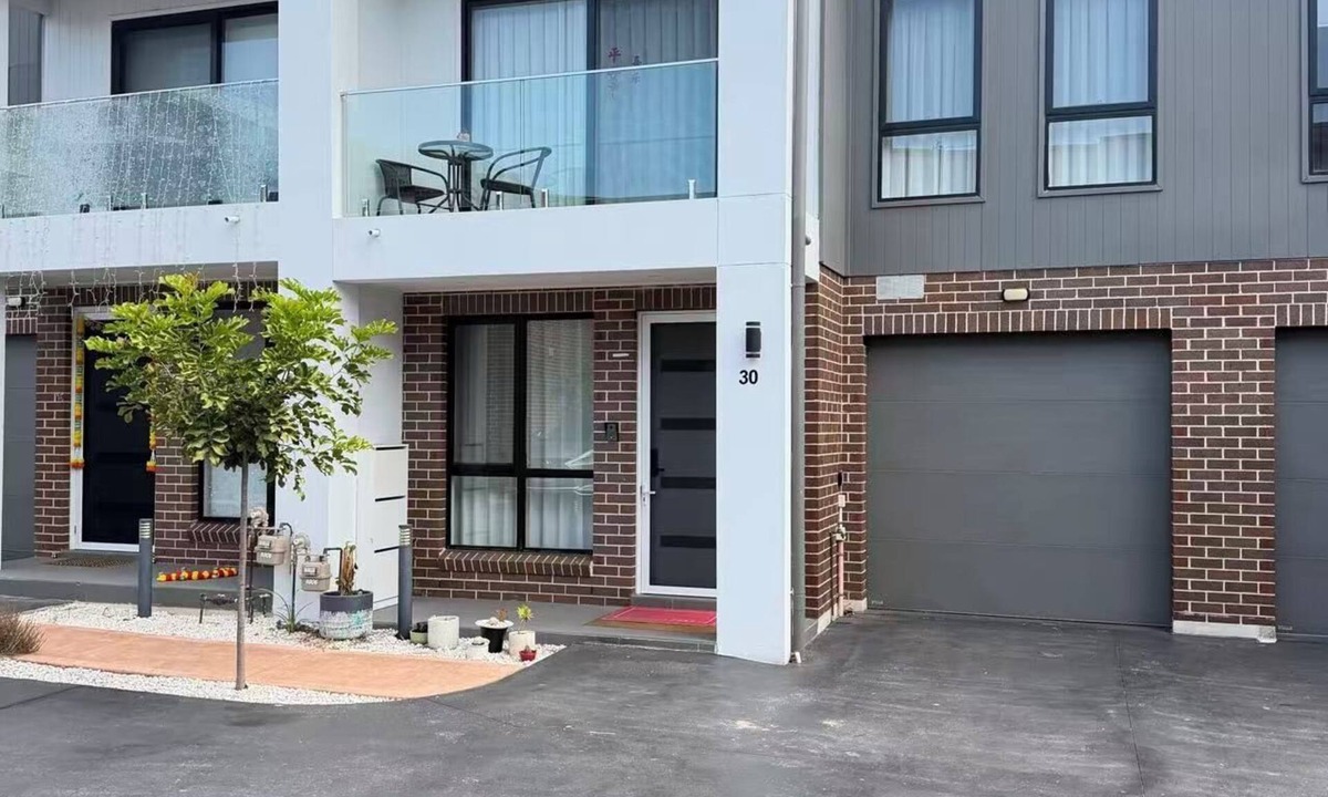 Marsden Park House | Blue Haven Retreat - Marsden Park Townhouse