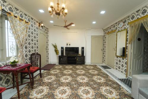 Mylapore House | Blue Horizon 2BHK 1km Marina Beach Mylapore