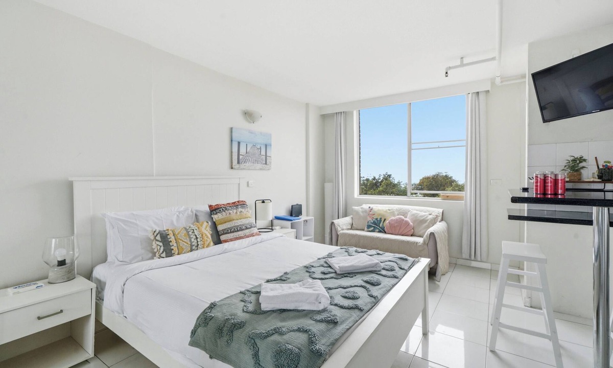 Bondi Apartment | Bondi Fairview Coastal Panorama with Balcony