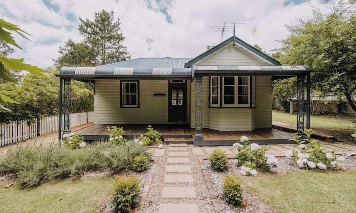 Wentworth Falls House | Boonara a Luxe Retreat-3 Bedroom House +1 Bed Studio