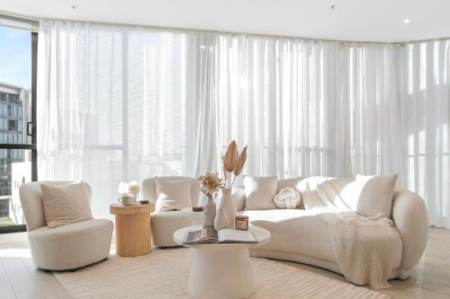 Wentworth Point Apartment | Bouclé Haven Two Bedroom Apartment with Sunset Skyline Views and Parking
