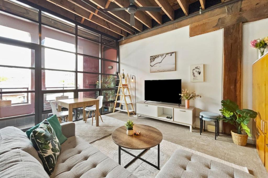 Chippendale Apartment | Brick & Beam New York Style Loft in Chippendale