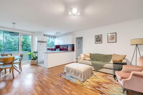Lane Cove House | Bright 1 Bedroom Apartment in Lane Cove