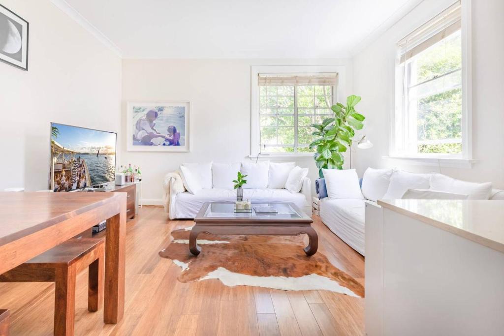 Darling Point Apartment | Bright Harbour Side 1 Bedroom Apartment H456
