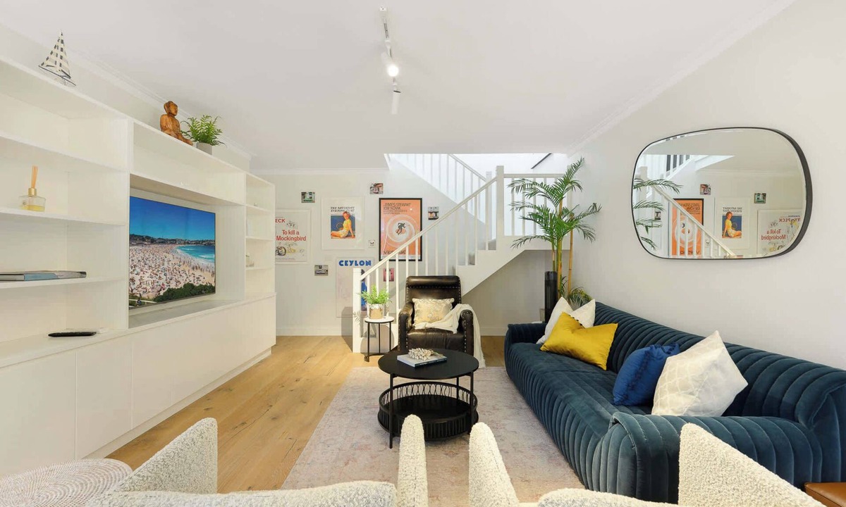 Neutral Bay Condo | Bright Townhome with Courtyard in Neutral Bay
