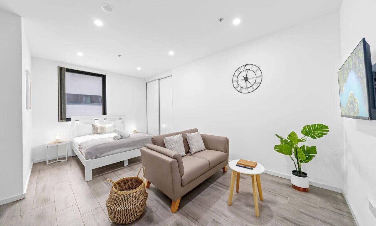 Burwood Apartment | Burwood 1Br apt nearTrain/Shopping street parking
