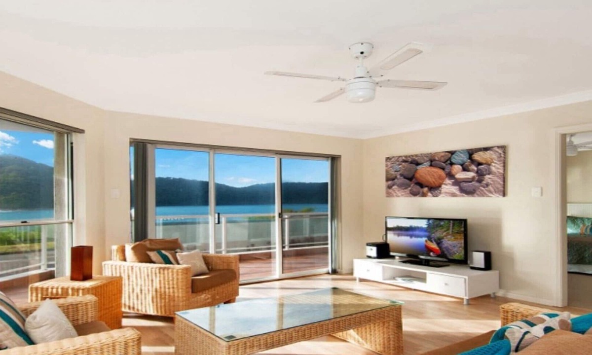 Ettalong Beach House | BY THE BEACH - WATERFRONT ETTALONG BEACH
