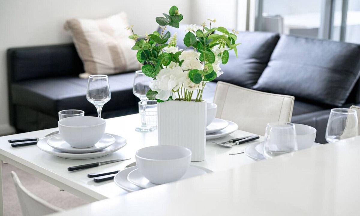 Canterbury Apartment | Canterbury fashion 2Br steps to Train & Woolworths