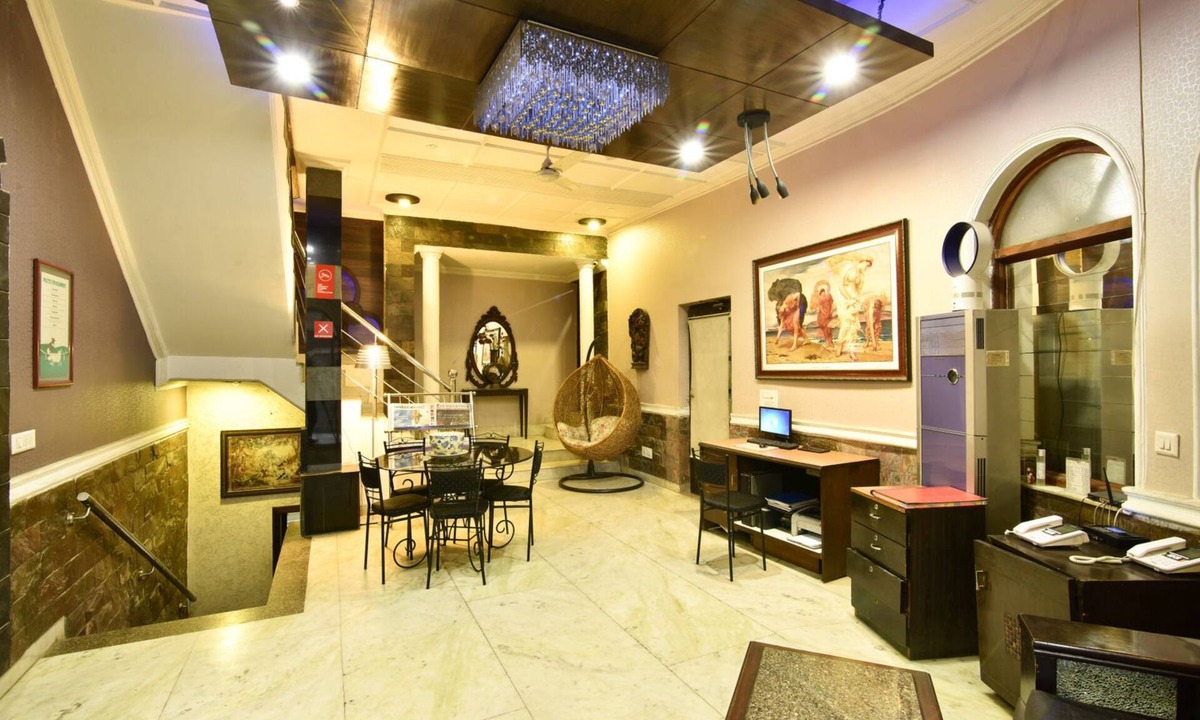 Chittaranjan Hotel | Casa Royal