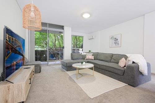 Castle Hill Apartment | Castle HIll Sweet Modern 3BR Apt with 2 Parking