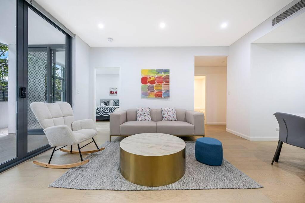 Eastwood Apartment | Central Eastwood 3BR - Close to Shops & Transport