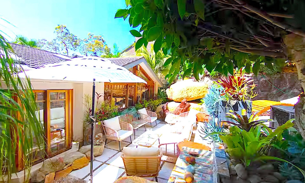 Palm Beach House | Charming Entire Home at Famous Palm Beach! 3BR. Outdoor Spa! Walk to Ocean Beach