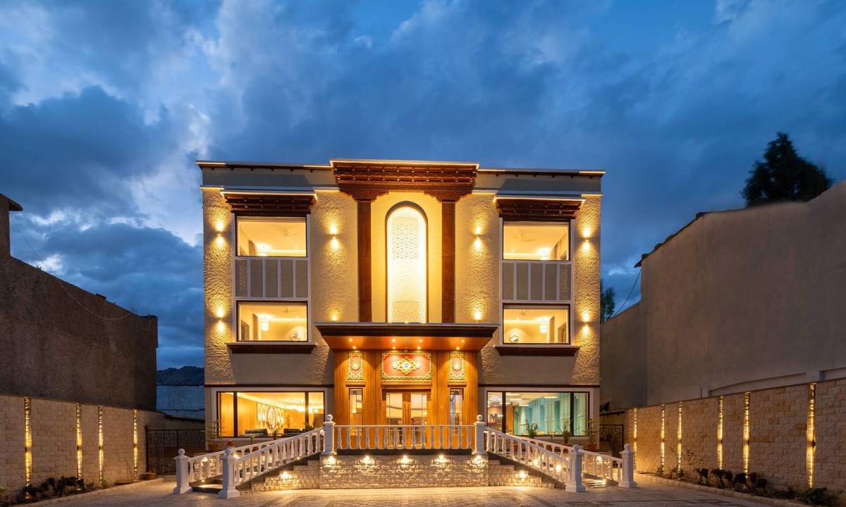 Leh Hotel | Charmwood Hotel