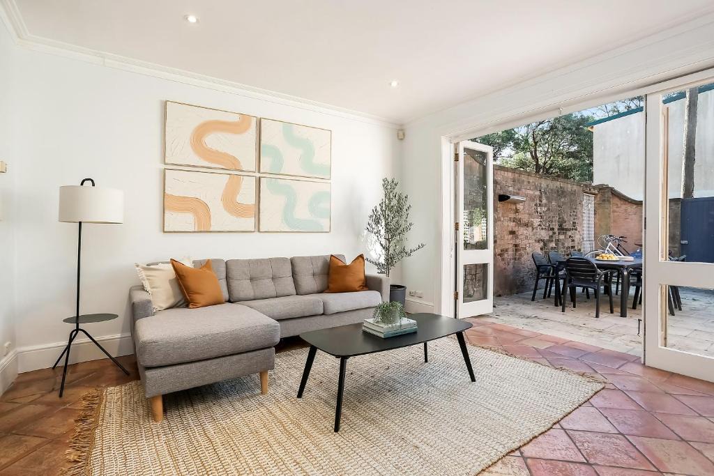 Chippendale House | Chippendale l The Myrtle House l 3 Bedrooms