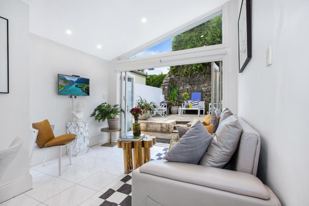 Paddington House | Classy 2BR & Well furnished & Outdoor Area